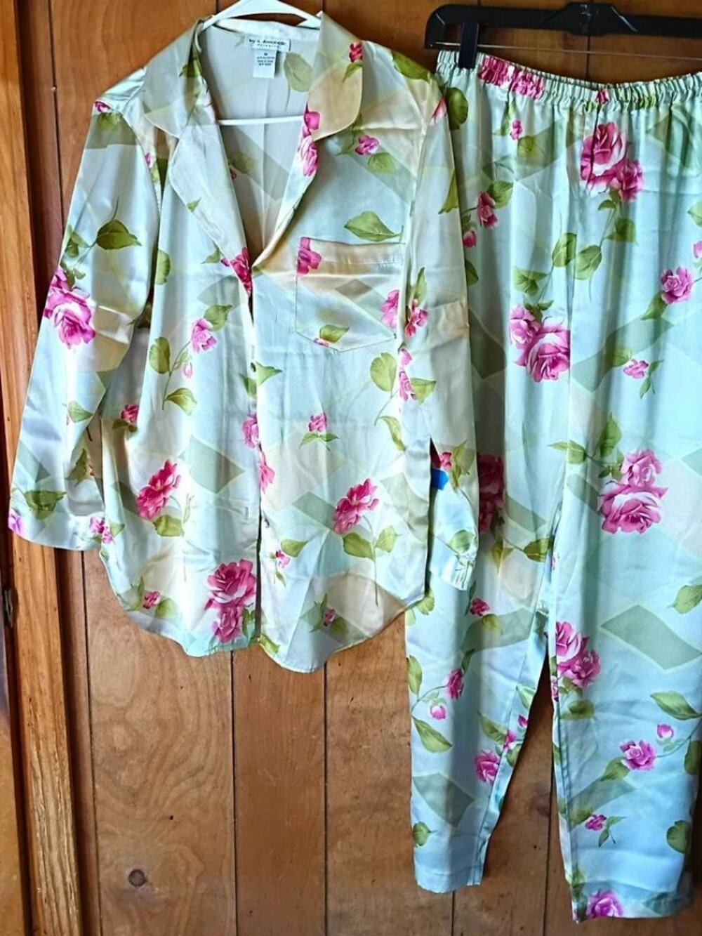 Ivy & Annabelle Intimates Women’s Satin Floral Rose Pajama Set Button M